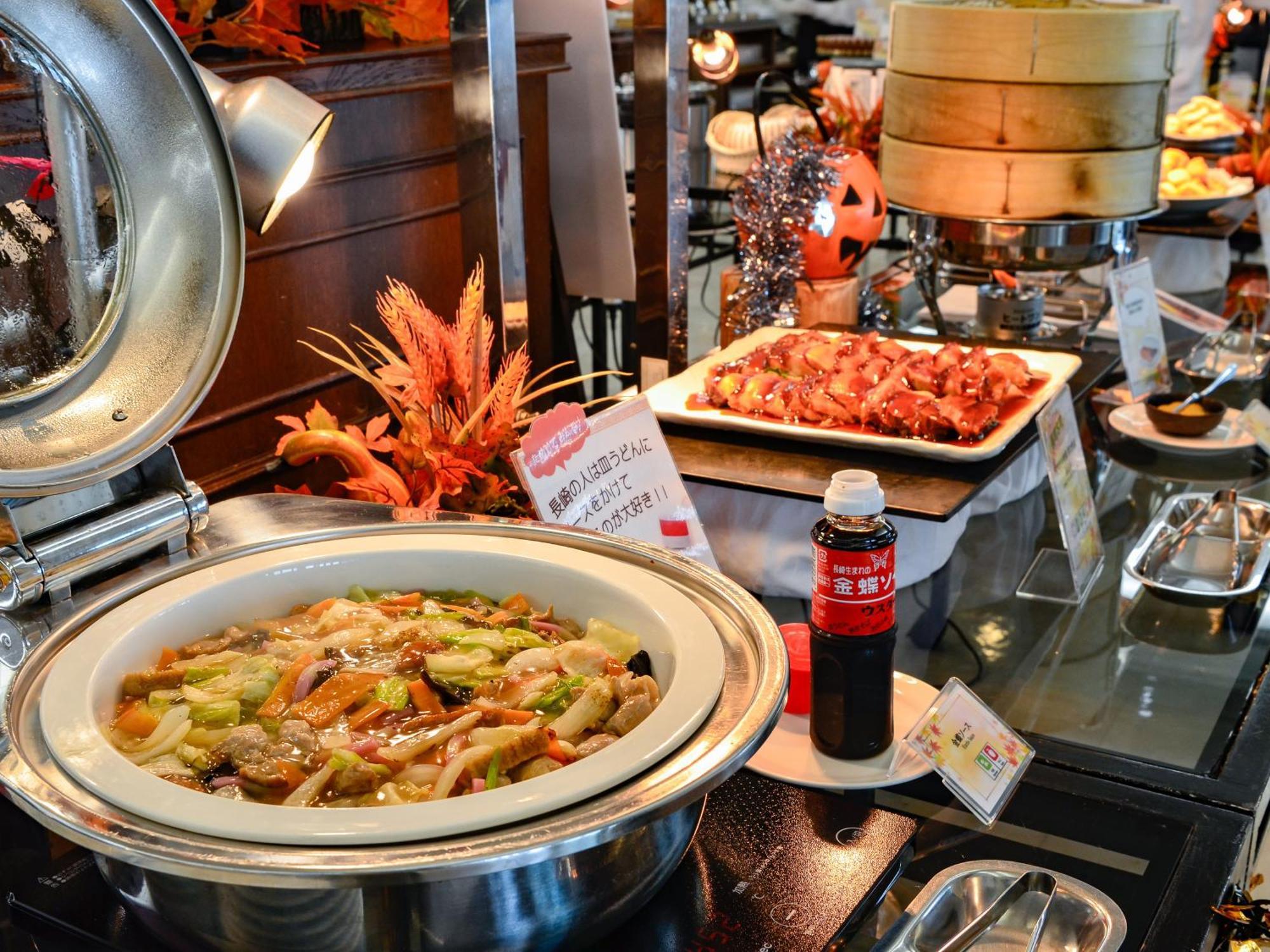 Hotel Den Haag Huis Ten Bosch Sasebo Eksteriør bilde A buffet at a hotel