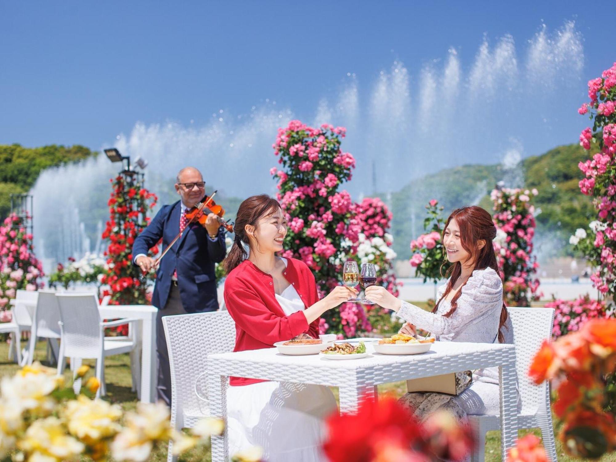 Hotel Den Haag Huis Ten Bosch Sasebo Eksteriør bilde The Rose Festival